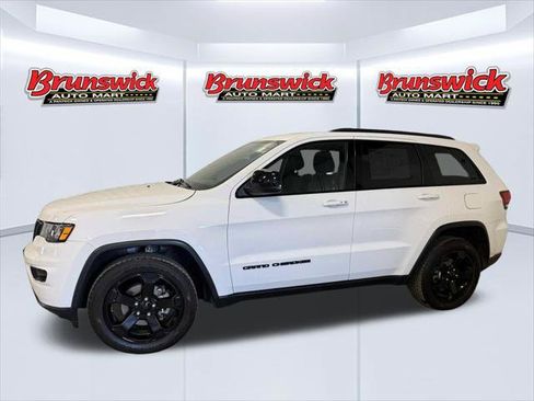 Certified 2019 Jeep Grand Cherokee Laredo AWD/4WD image 2