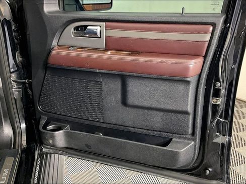 Used 2016 Ford Expedition Platinum RWD image 23