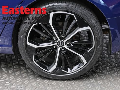 Used 2024 Nissan Altima 2.5 SR w/ SR Premium Package FWD image 8