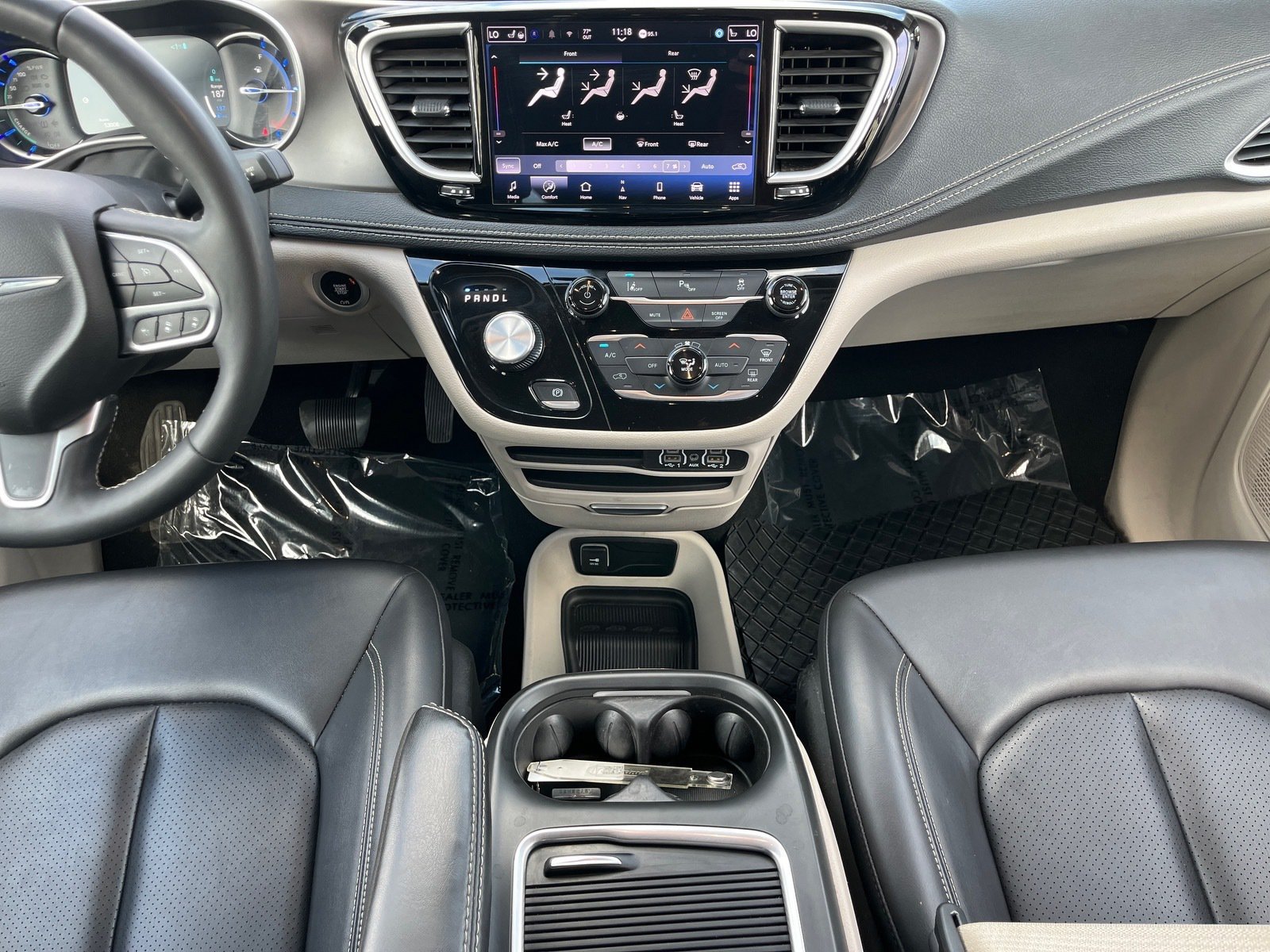 Used 2024 Chrysler Pacifica Limited FWD image 14