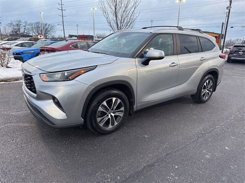 Used 2023 Toyota Highlander XLE image 14