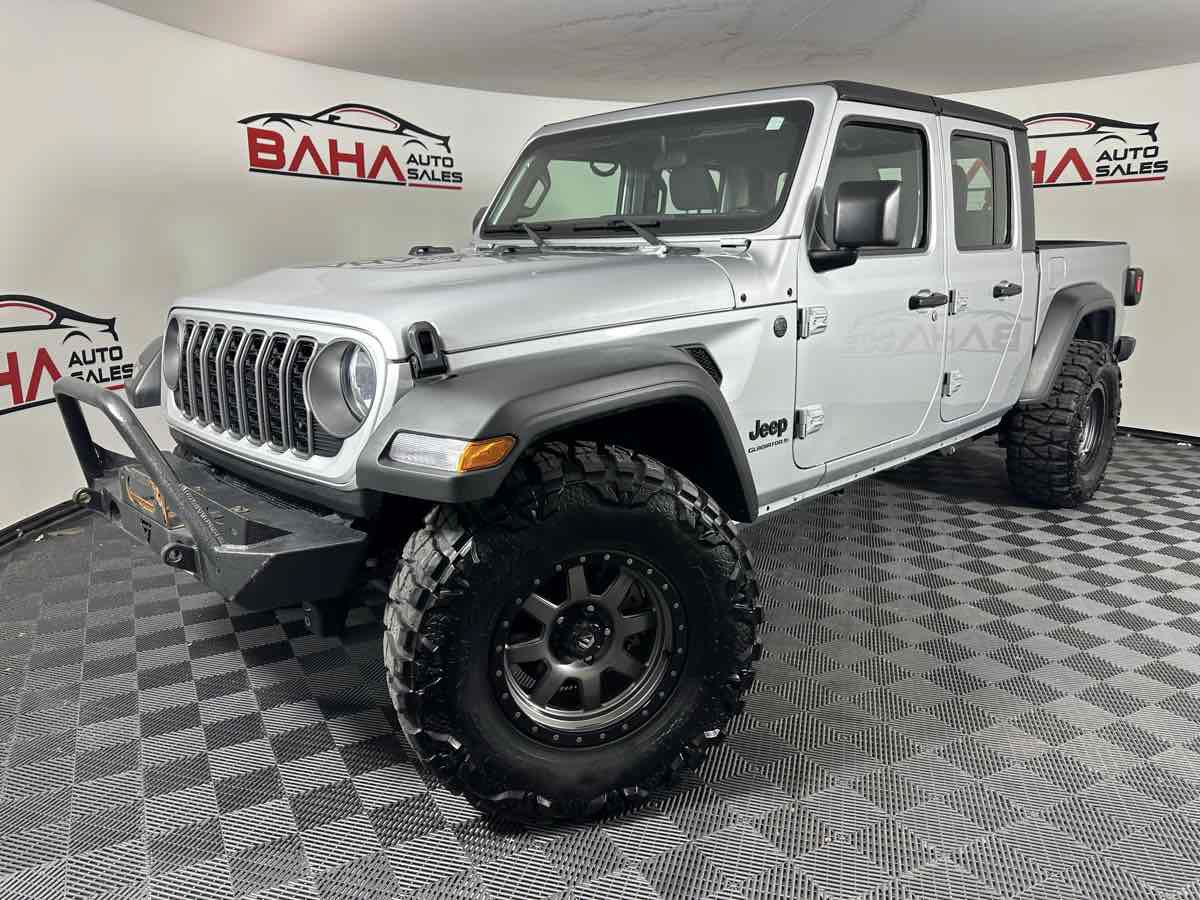 Used 2024 Jeep Gladiator Sport AWD/4WD image 2