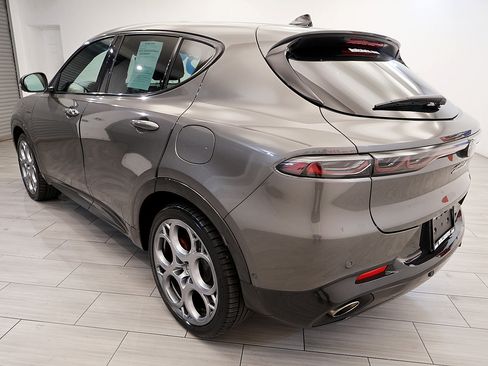 Used 2024 Alfa Romeo Tonale Veloce AWD/4WD image 3