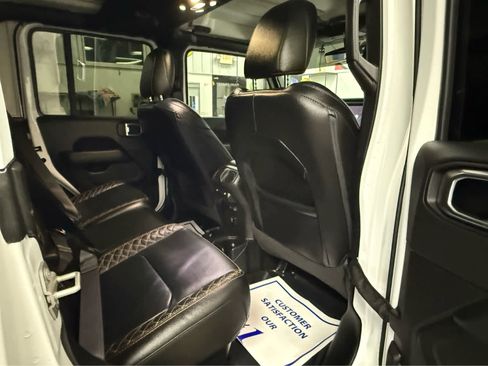 Used 2023 Jeep Gladiator Overland image 26
