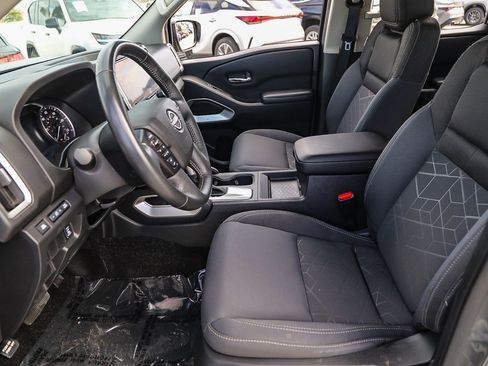 Used 2025 Nissan Frontier SV w/ SV Convenience Package RWD image 17