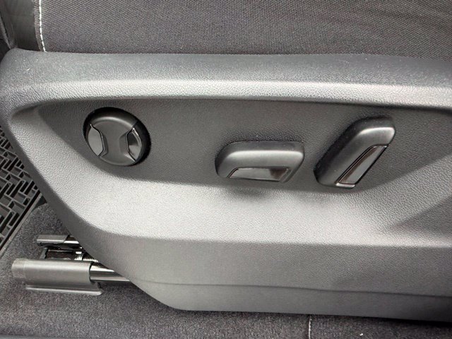 Used 2026 Volkswagen Atlas Cross Sport SE w/ Panoramic Sunroof Package FWD image 19