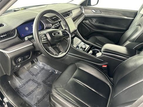 Certified 2023 Jeep Grand Cherokee Limited image 24