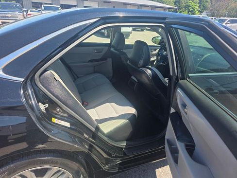 Used 2017 Toyota Camry SE FWD image 11