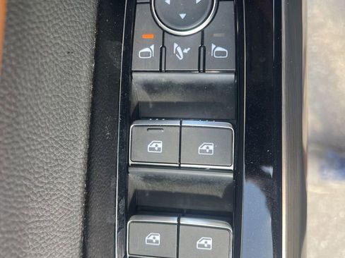 Certified 2025 Nissan Pathfinder Platinum w/ Cargo Package FWD image 14