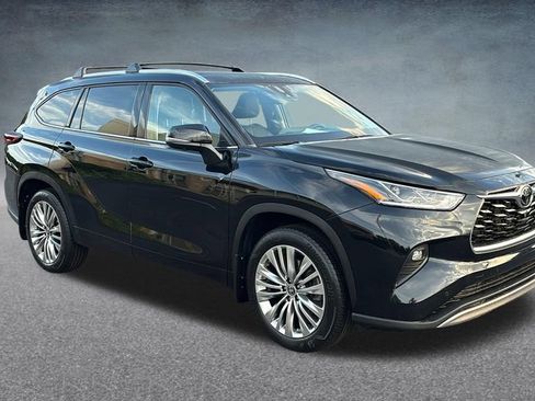 Used 2024 Toyota Highlander Platinum AWD/4WD image 3