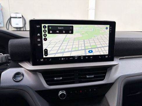 Used 2025 Ford Explorer Active RWD image 16