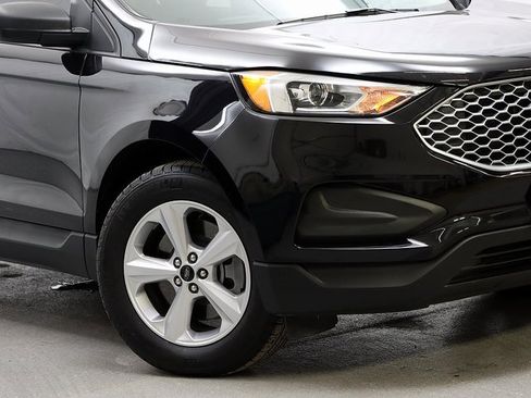 Used 2024 Ford Edge SE image 3