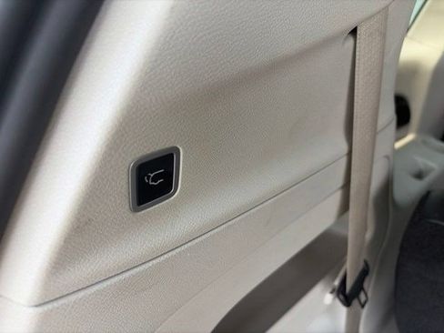 Used 2023 Chrysler Pacifica Touring-L FWD image 33