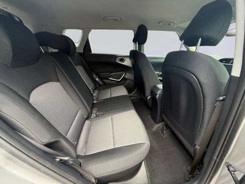 Used 2025 Kia Soul LX w/ LX Technology Package FWD image 19