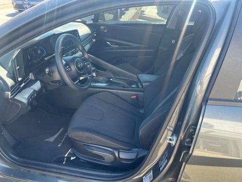 Used 2025 Hyundai Elantra SE FWD image 9