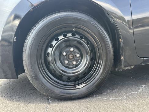 Used 2015 Toyota Corolla LE image 12