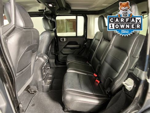 Used 2018 Jeep Wrangler Unlimited Sahara image 32