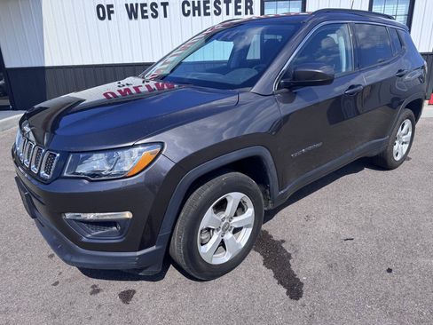 Used 2019 Jeep Compass Latitude AWD/4WD image 2