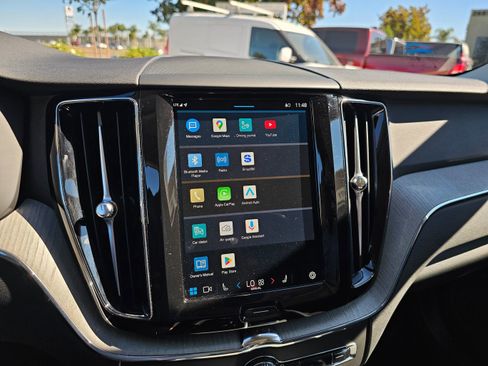 Used 2025 Volvo XC60 B5 Plus image 27