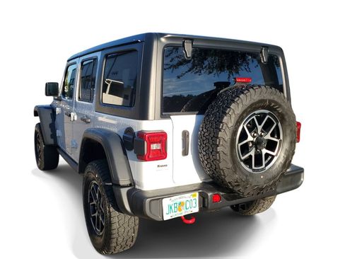 Used 2024 Jeep Wrangler Unlimited Rubicon AWD/4WD image 3