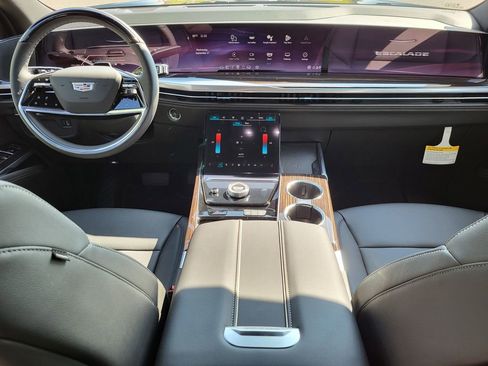 New 2025 Cadillac Escalade Luxury image 2