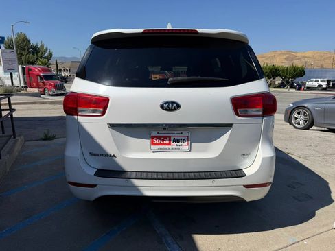 Used 2016 Kia Sedona EX FWD image 4