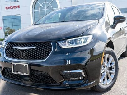 New 2026 Chrysler Pacifica Select