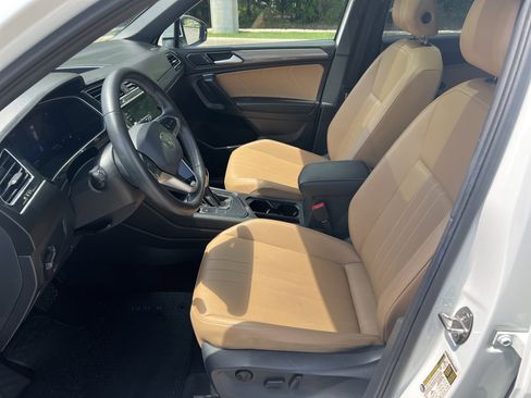 Used 2024 Volkswagen Tiguan SE image 15