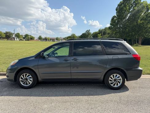 Used 2006 Toyota Sienna CE FWD image 1