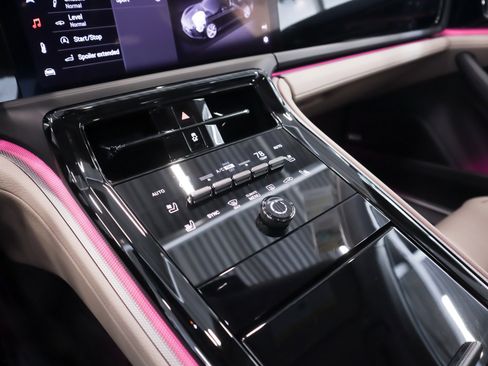 Certified 2025 Porsche Panamera image 16