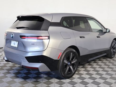 Used 2023 BMW iX xDrive50 w/ Sport Package AWD/4WD image 4