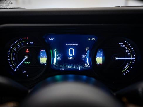 Used 2024 Jeep Wrangler Unlimited image 28