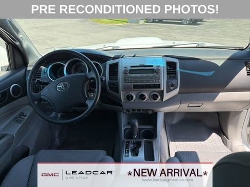 Used 2011 Toyota Tacoma 4x4 Access Cab V6 w/ TRD Sport Pkg image 14