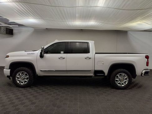 Used 2024 Chevrolet Silverado 2500 High Country w/ High Country Premium Package image 2