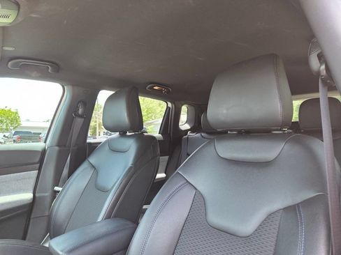 Used 2025 Jeep Compass Latitude AWD/4WD image 27