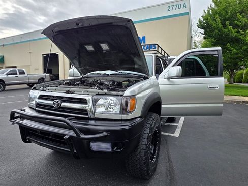 Used 1999 Toyota 4Runner SR5 AWD/4WD image 25