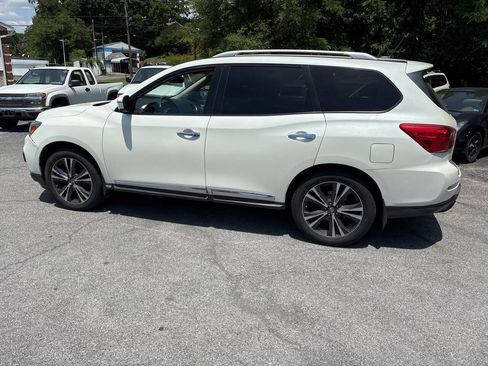 Used 2017 Nissan Pathfinder Platinum AWD/4WD image 19