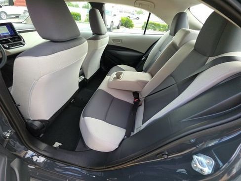 Used 2025 Toyota Corolla LE image 23