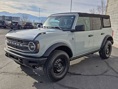 Used 2021 Ford Bronco Black Diamond image 9