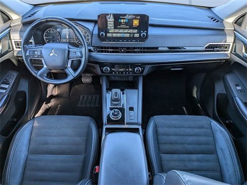 Used 2022 Mitsubishi Outlander SE image 18