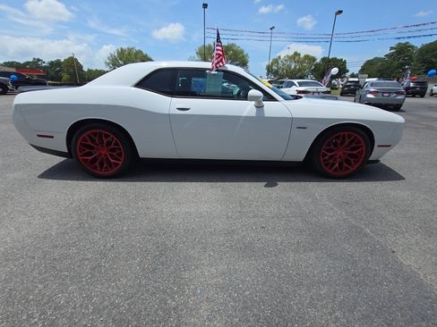 Used 2016 Dodge Challenger R/T RWD image 5