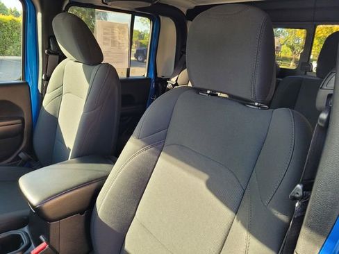 Used 2021 Jeep Gladiator Sport image 13