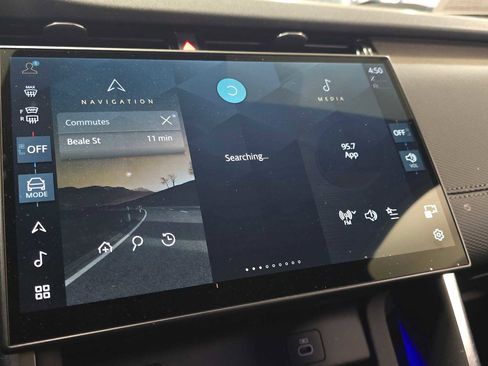 Certified 2025 Land Rover Discovery Sport Dynamic SE image 27