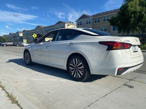 Used 2025 Nissan Altima 2.5 SV image 4