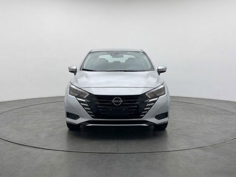 Used 2025 Nissan Versa SV image 2