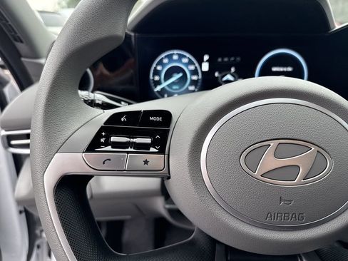 Used 2024 Hyundai Elantra SEL image 24