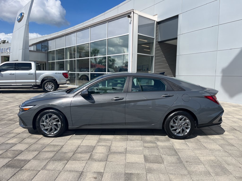 Used 2024 Hyundai Elantra SEL FWD image 3