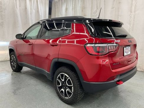 Used 2025 Jeep Compass Trailhawk AWD/4WD image 5