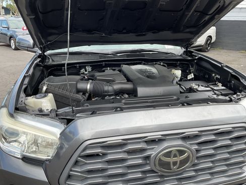 Used 2021 Toyota Tacoma SR5 AWD/4WD image 22