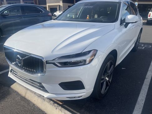 Used 2021 Volvo XC60 T5 Momentum w/ Advanced Package image 2